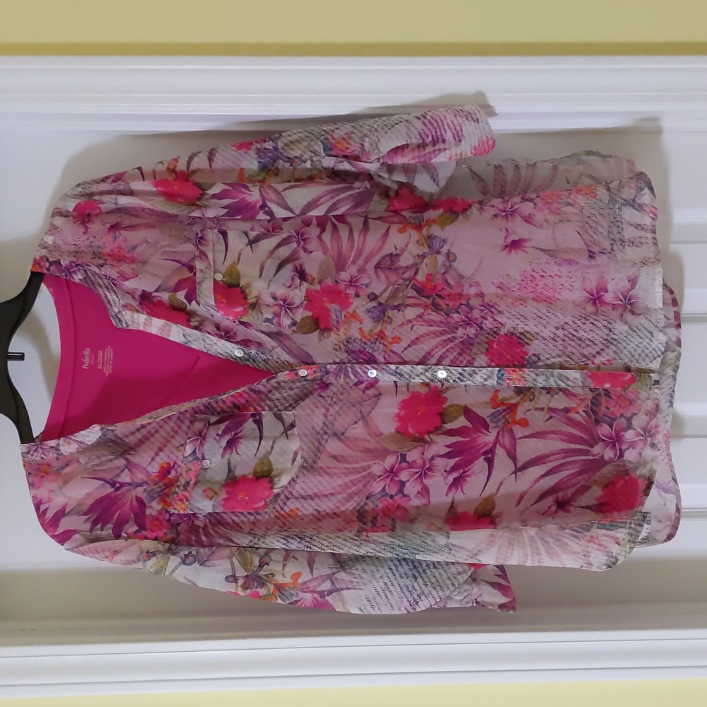 Kim Rogers floral blouse & Rafaella t-shirt both XLG n smoke free environment
